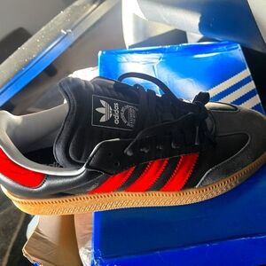 Adidas Black and White Sneakers. Rare Suede Toe)1